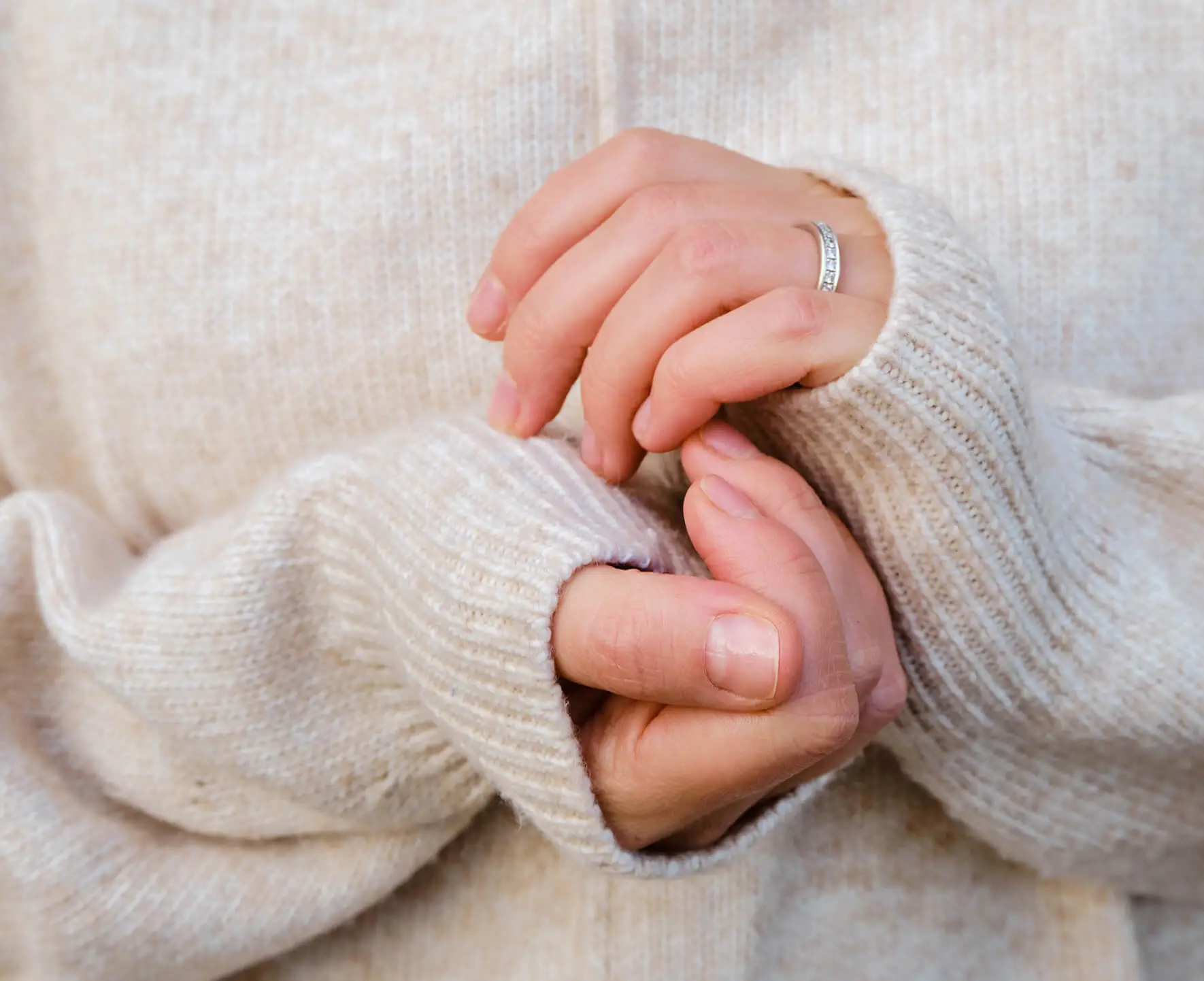 Обветренные руки: как помочь коже