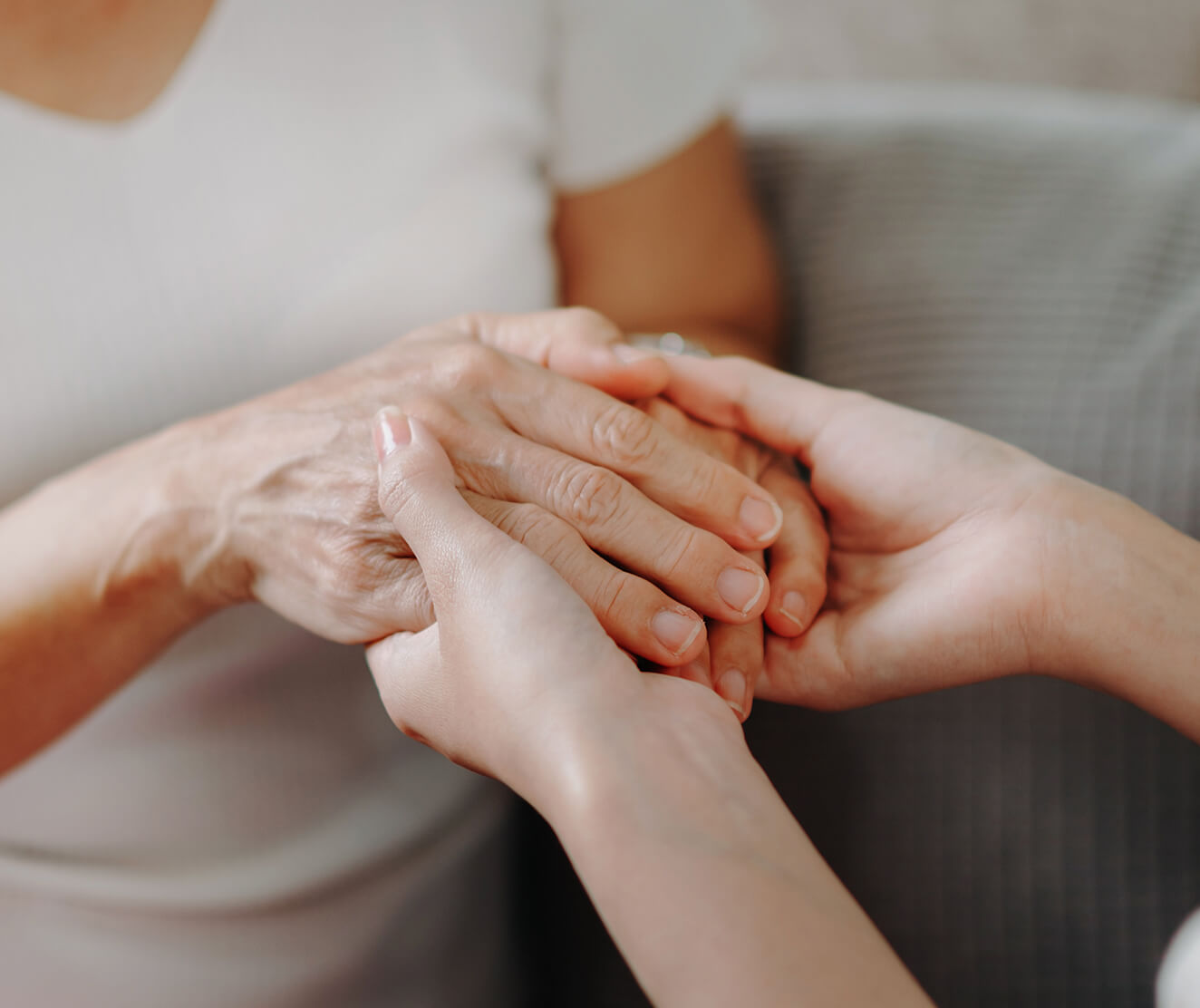 Почему появляются белые пятна на коже рук и как их убрать